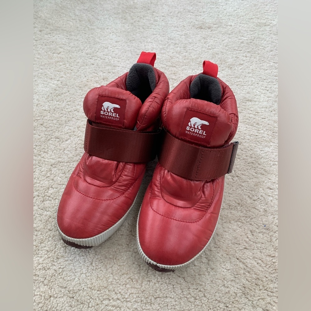 Sorel Womens Size 6.5 Out N About Red Puffy Strap Snow Boots Sneakers Dahlia Red - Picture 4 of 12